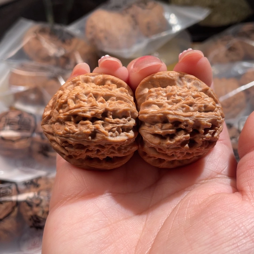 文玩核桃吊坠核****起37白狮子