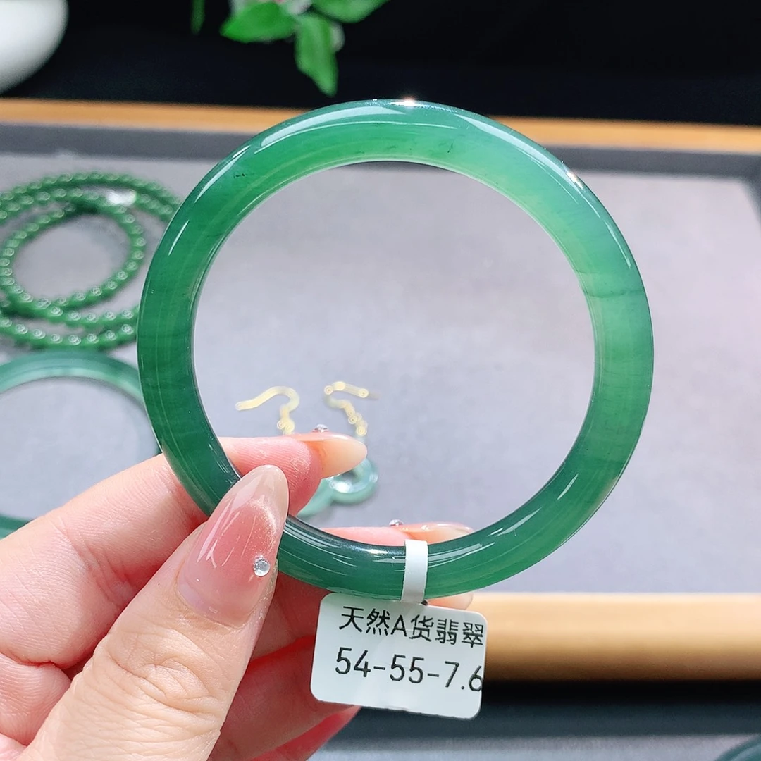 未镶嵌手镯（圆镯）翡翠