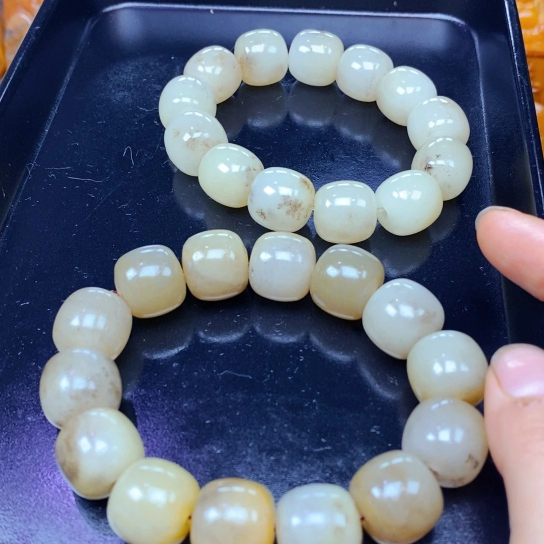 颈饰未镶嵌石英岩玉