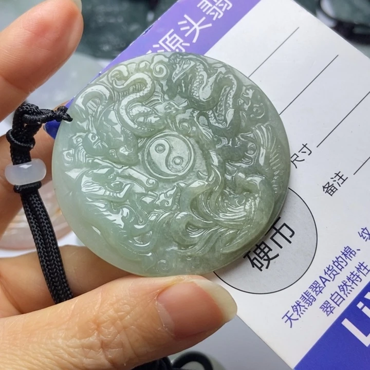翡翠挂件未镶嵌翡翠