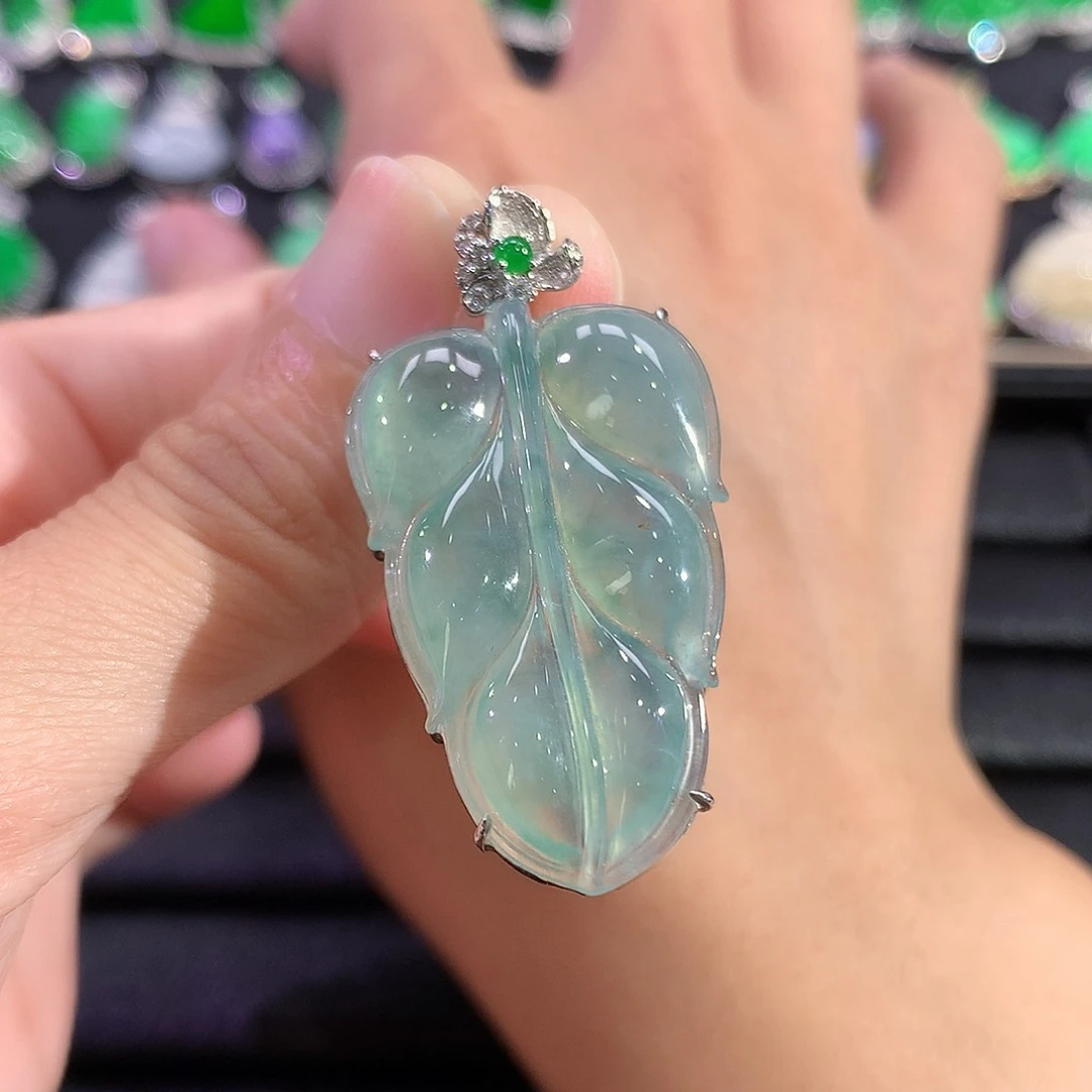 翡翠18K金镶嵌吊坠(赠链)