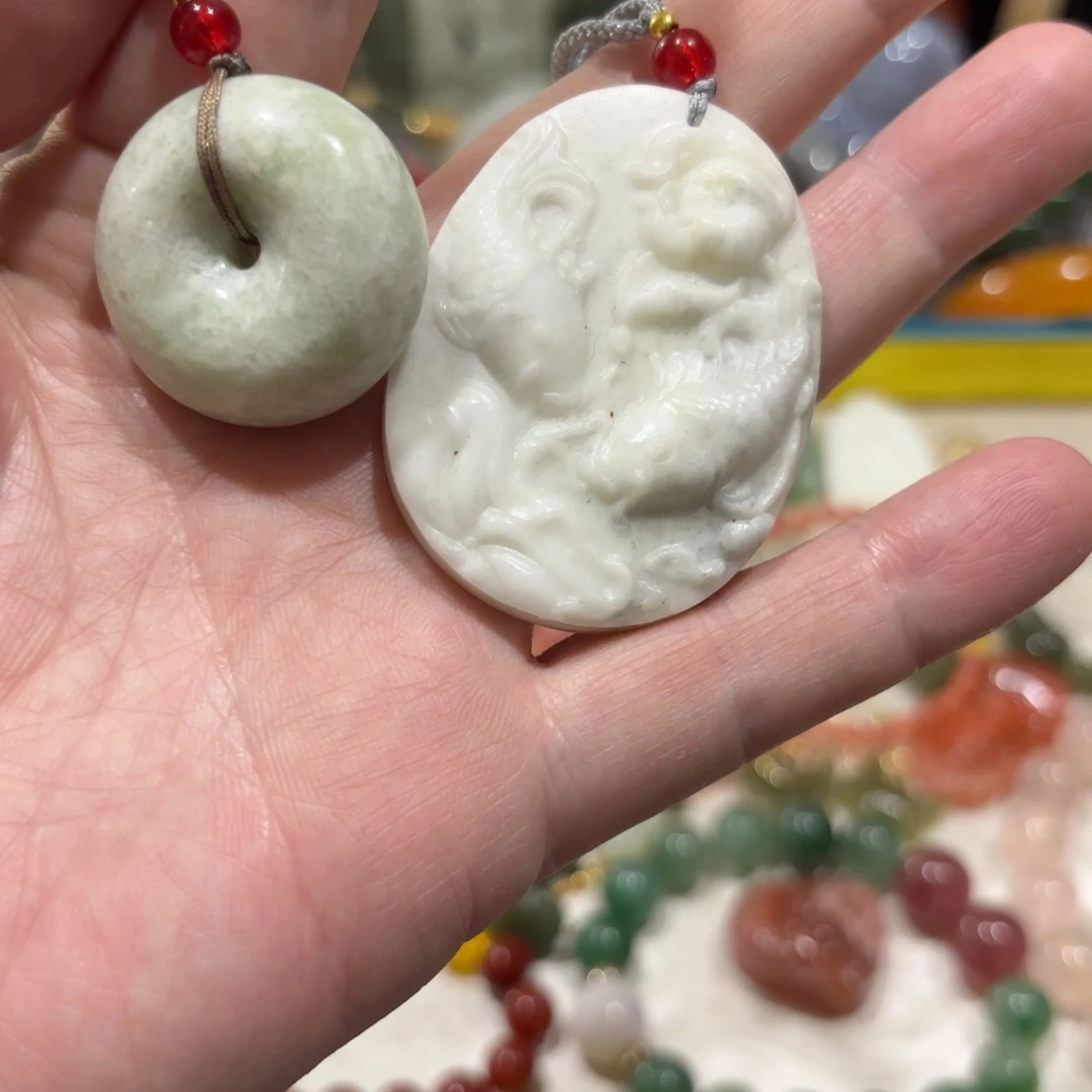 岫岩老玉（透闪石质玉）未镶嵌颈饰