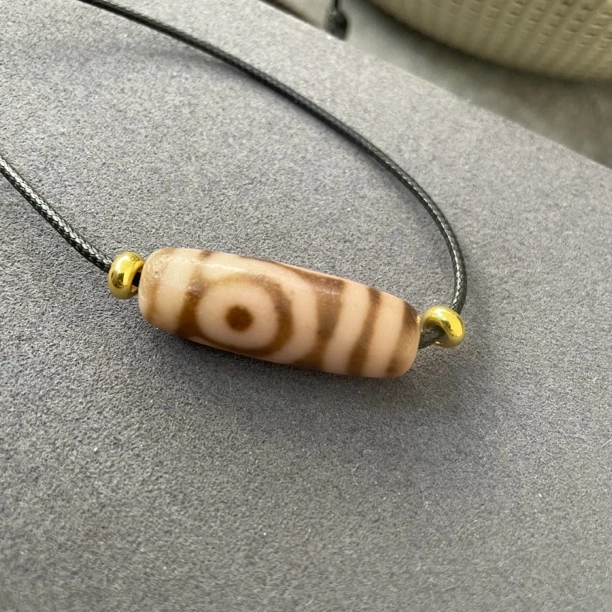 曲贡玛瑙珠二眼 400