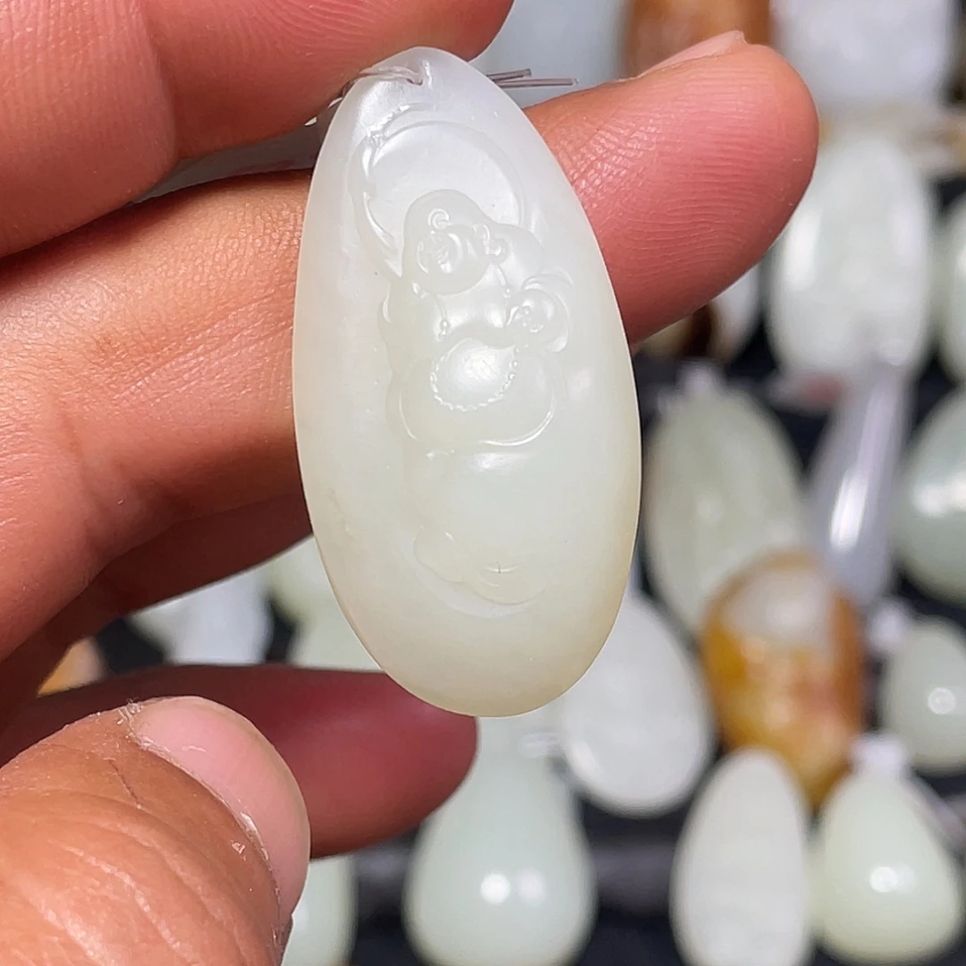 和田玉未镶嵌颈饰吊坠