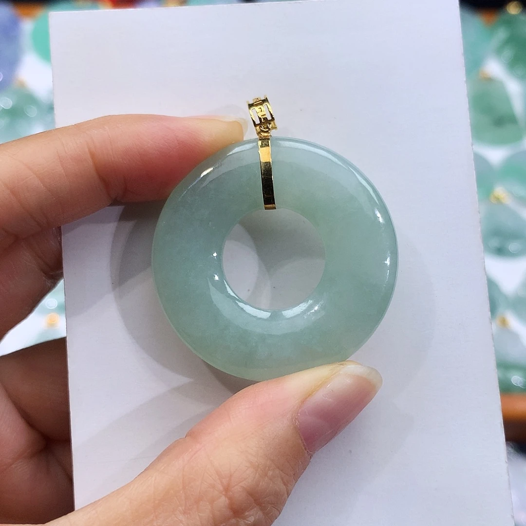 翡翠18K金镶嵌颈饰翡翠吊坠