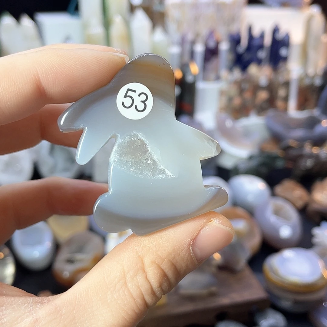 水晶码瑙晶洞小兔儿未镶嵌