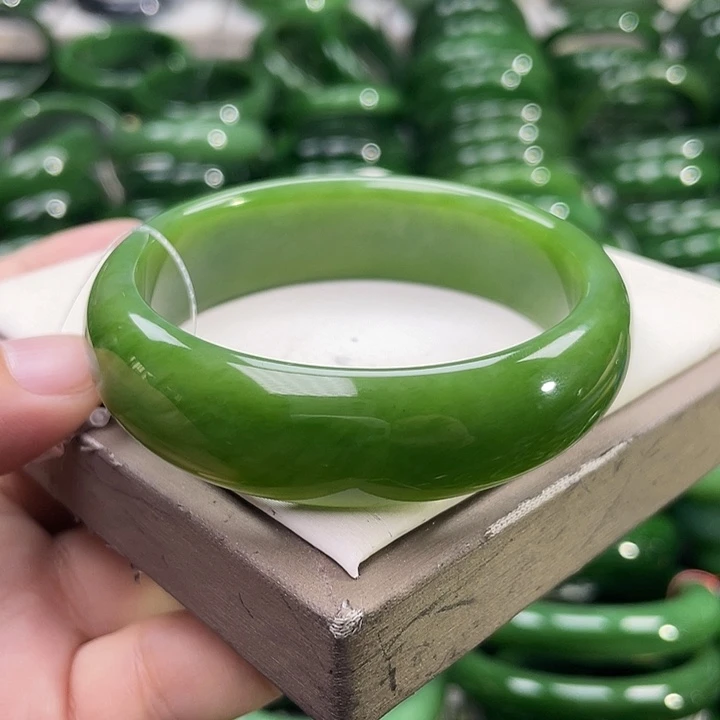 未镶嵌手镯和田玉（碧玉）