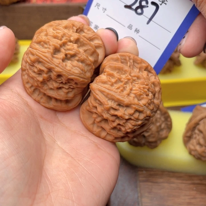 抉***择桃核吊坠43白狮子 287