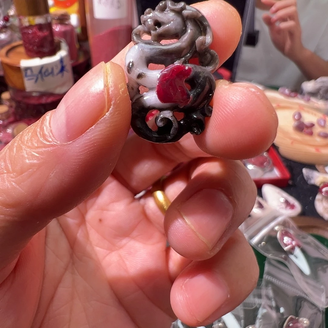 天然辰砂龙牌雕刻