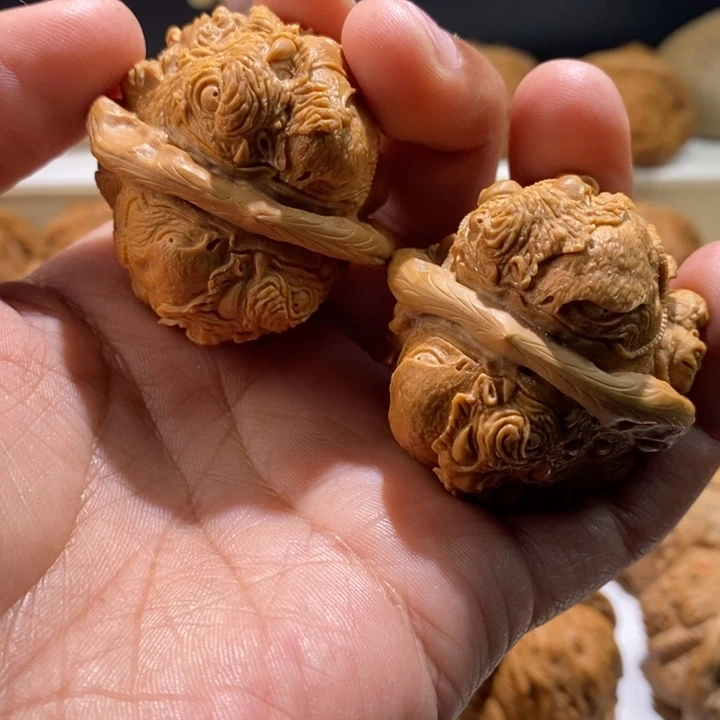 还***字文玩核桃把件纯手工雕刻文玩核桃