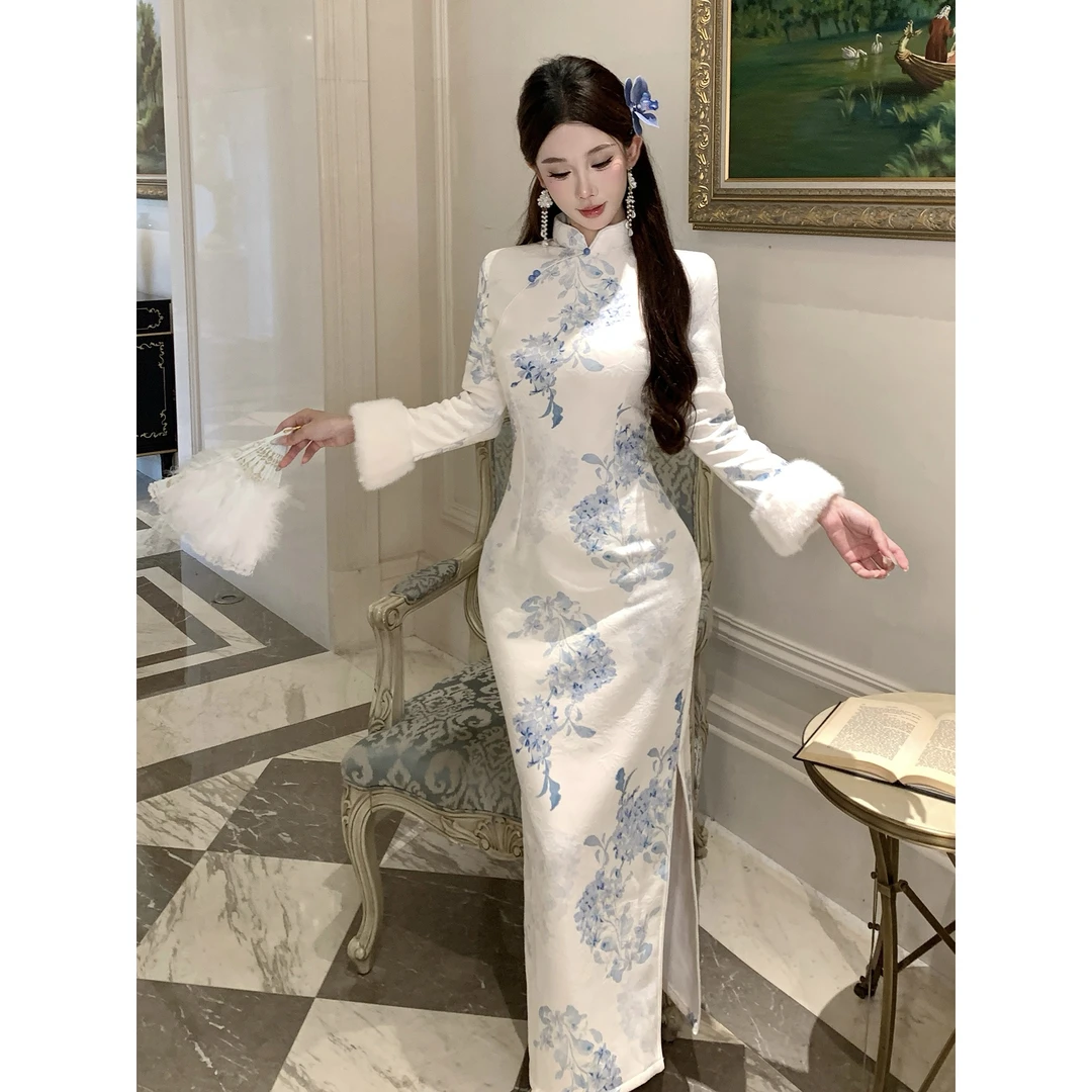 白色新中式青花瓷加绒保暖旗袍女2025冬季新款日常可穿修身年轻款