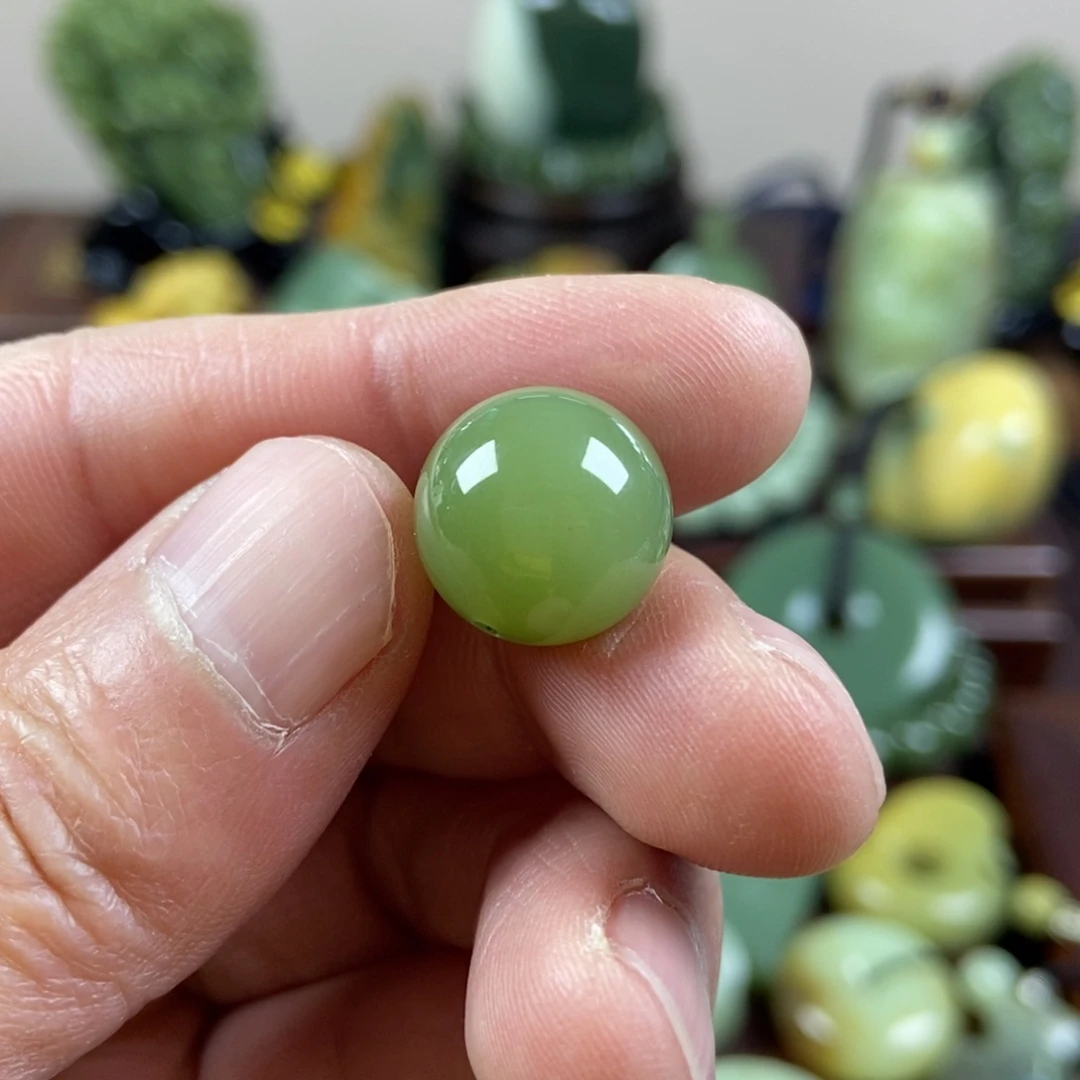 岫岩老玉（透闪石质玉）未镶嵌珠宝奇石