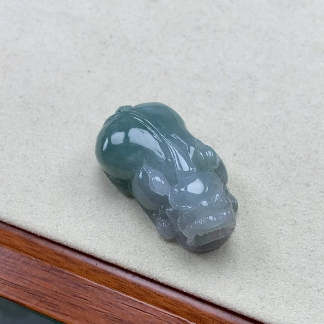 翡翠未镶嵌颈饰如意貔貅