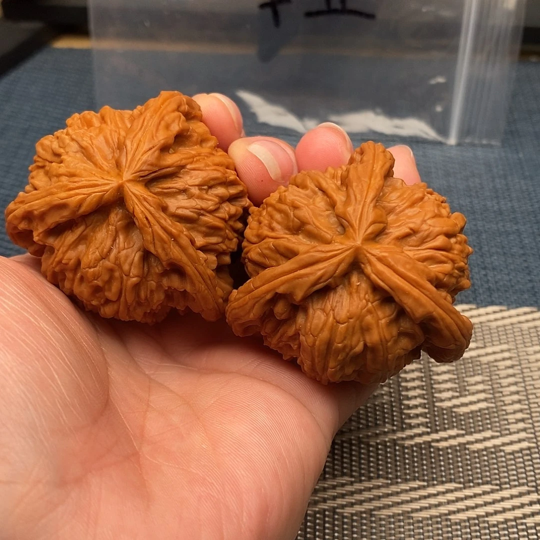 晶***洋文玩核桃吊坠三棱