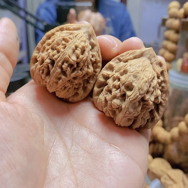 【闪购商品】文玩核桃把件37.5山神庙蜡皮油