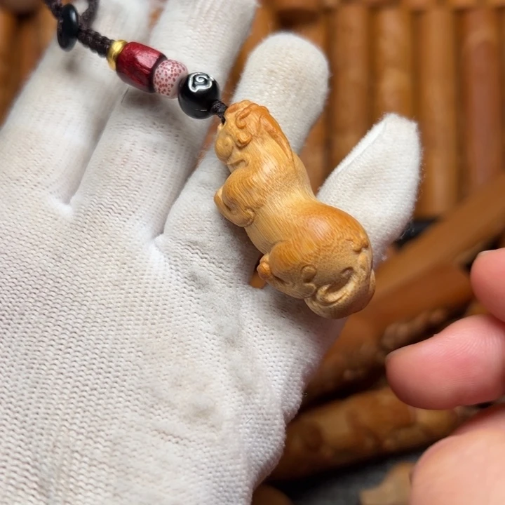 实心竹雕刻手把件