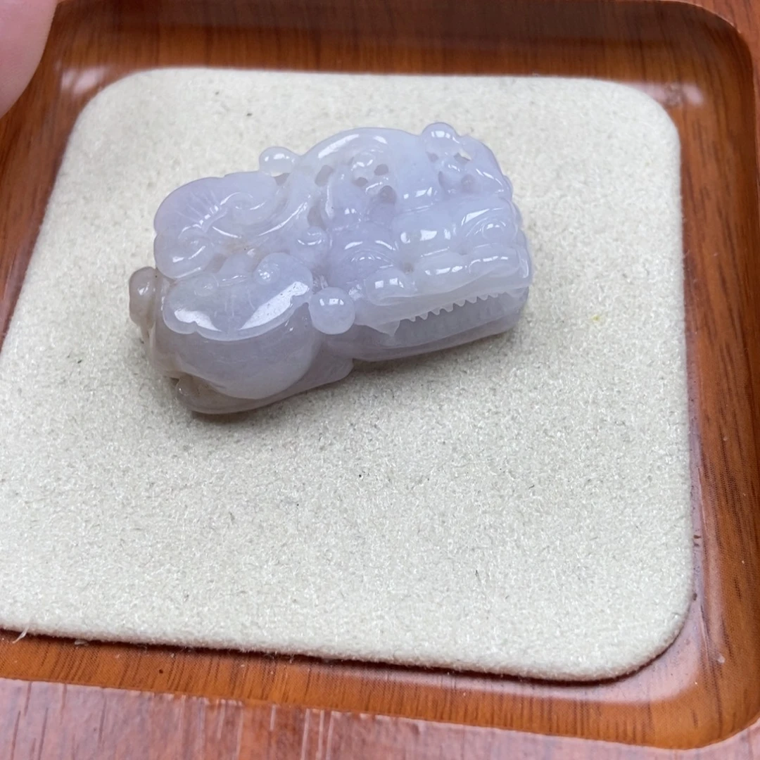 翡翠未镶嵌颈饰霸王