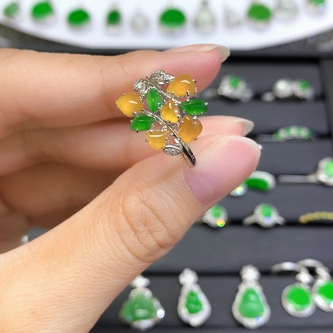 翡翠18K金镶嵌戒指