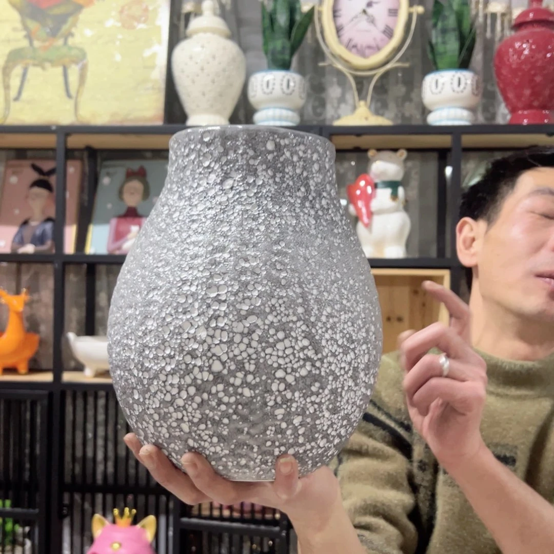 陶红陶红陶陶红陶灰色花瓶