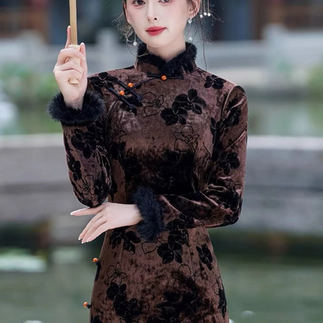 9862-棕色丝绒国风长款长袖旗袍秋季2025新款女复古修身收腰妈妈