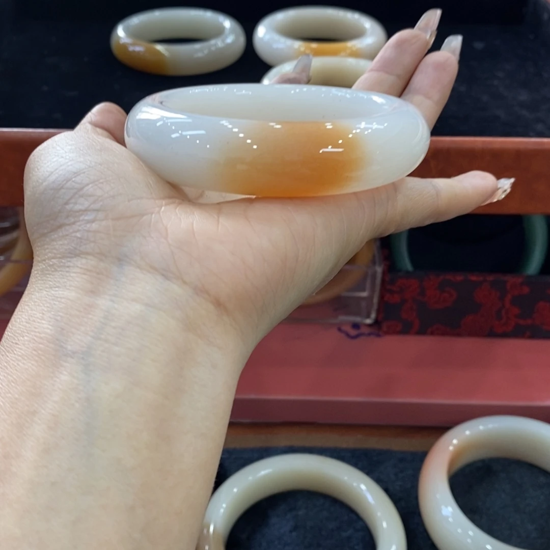 ****9石英质玉未镶嵌手镯