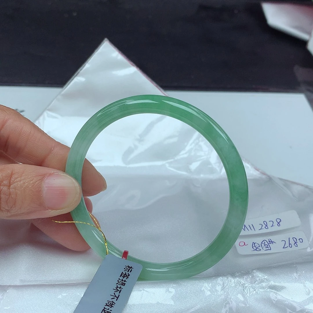 翡翠手镯未镶嵌58圈2828