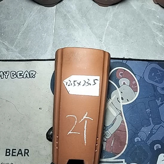 红泥四方签筒两个花盆