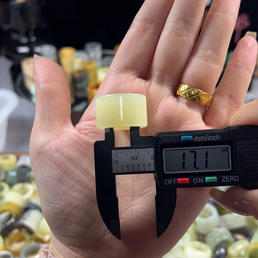 蛇纹石玉未镶嵌戒指