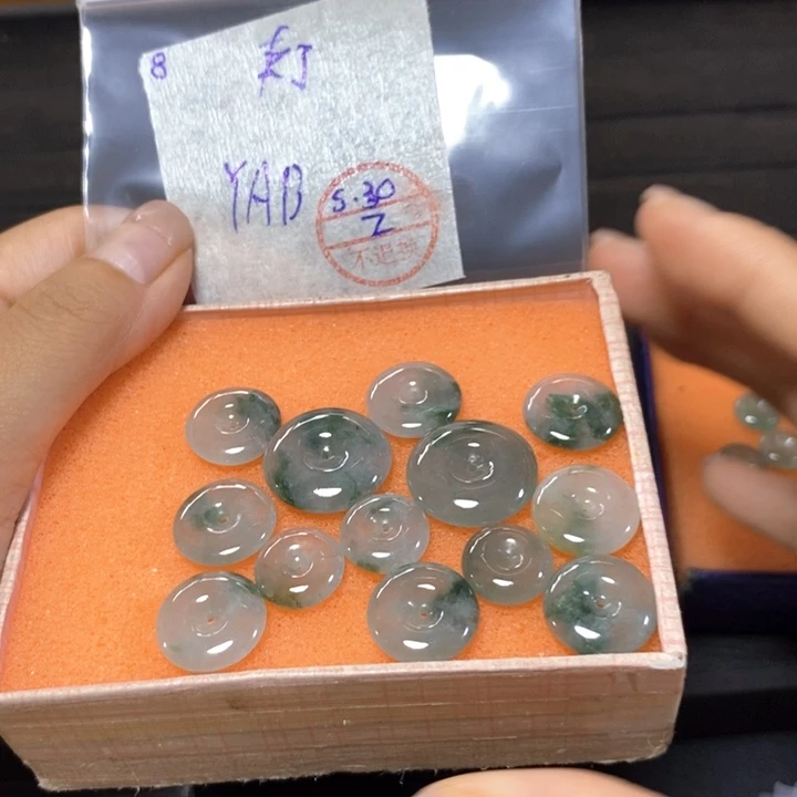 定制翡翠未镶嵌来**了