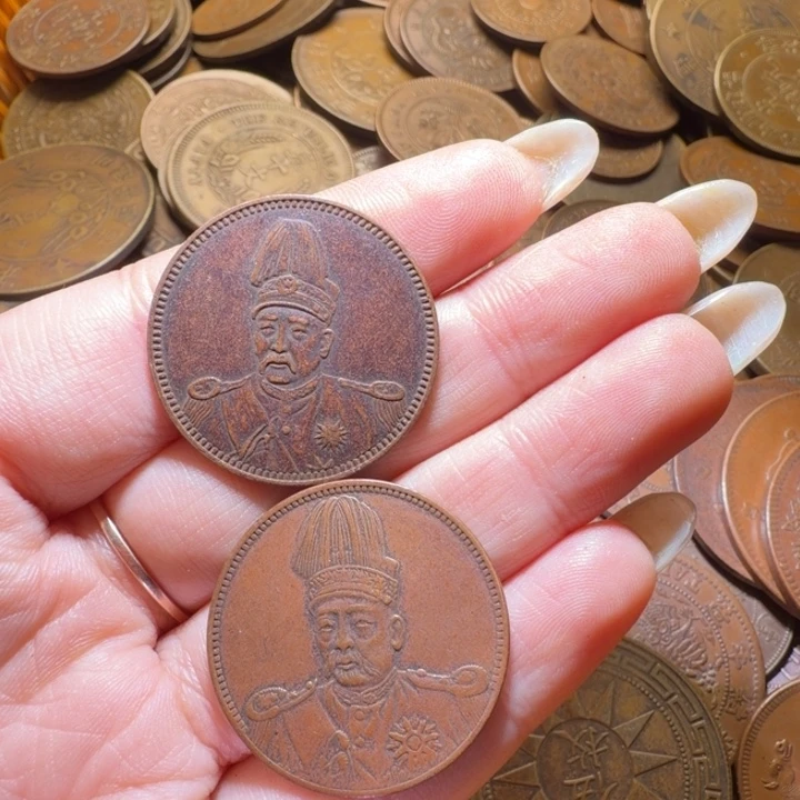 眉***仔两个铜币工艺品摆件