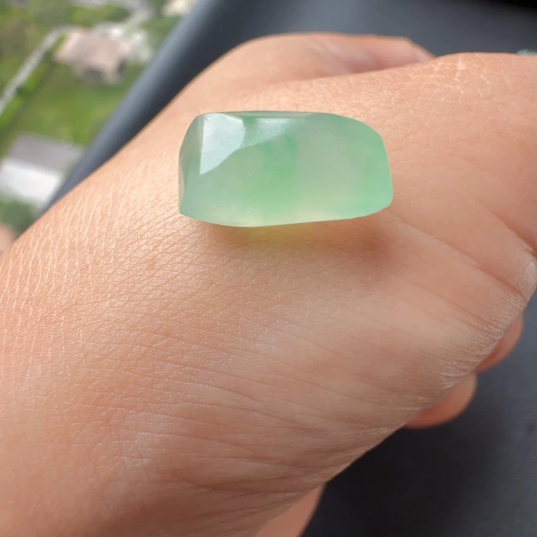 定制翡翠未镶嵌冰种飘绿花随行