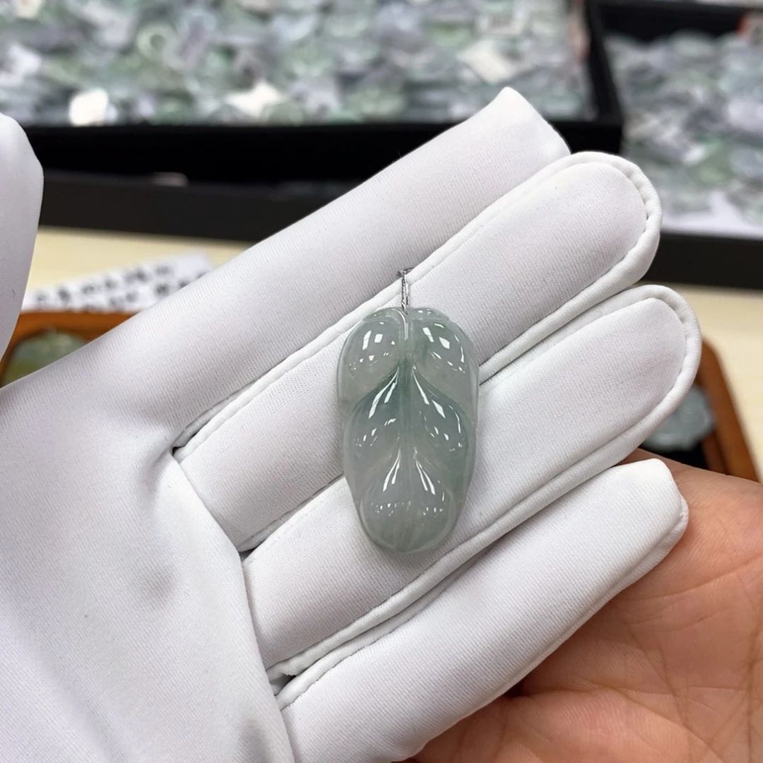 翡翠颈饰未镶嵌叶子