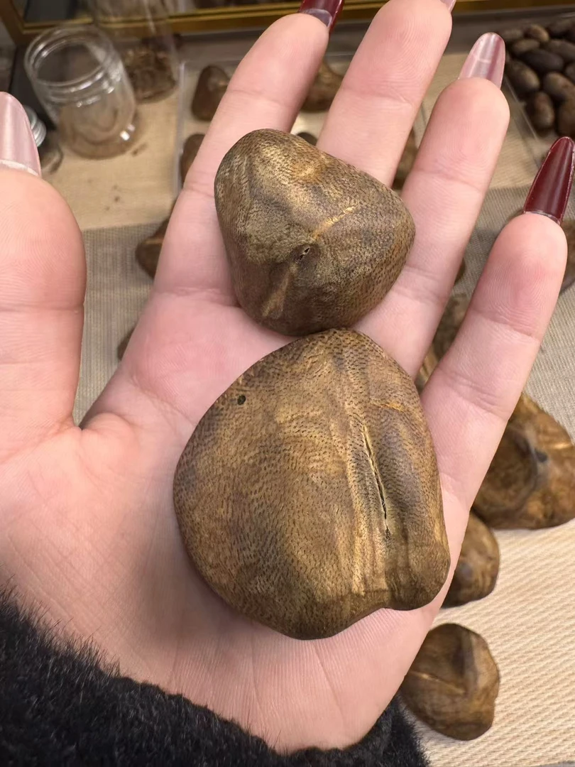 海南醇化老料吊坠16.6克