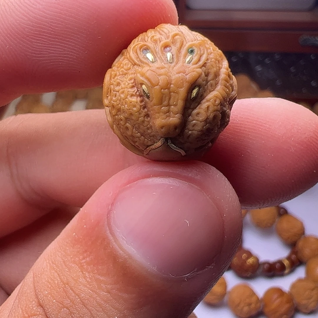 吊坠猴头核桃精工满镶嵌灵蛇