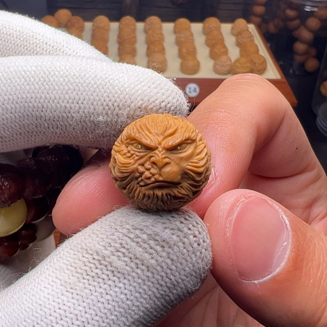 猴头核桃把件精修金眼镜黑悟空