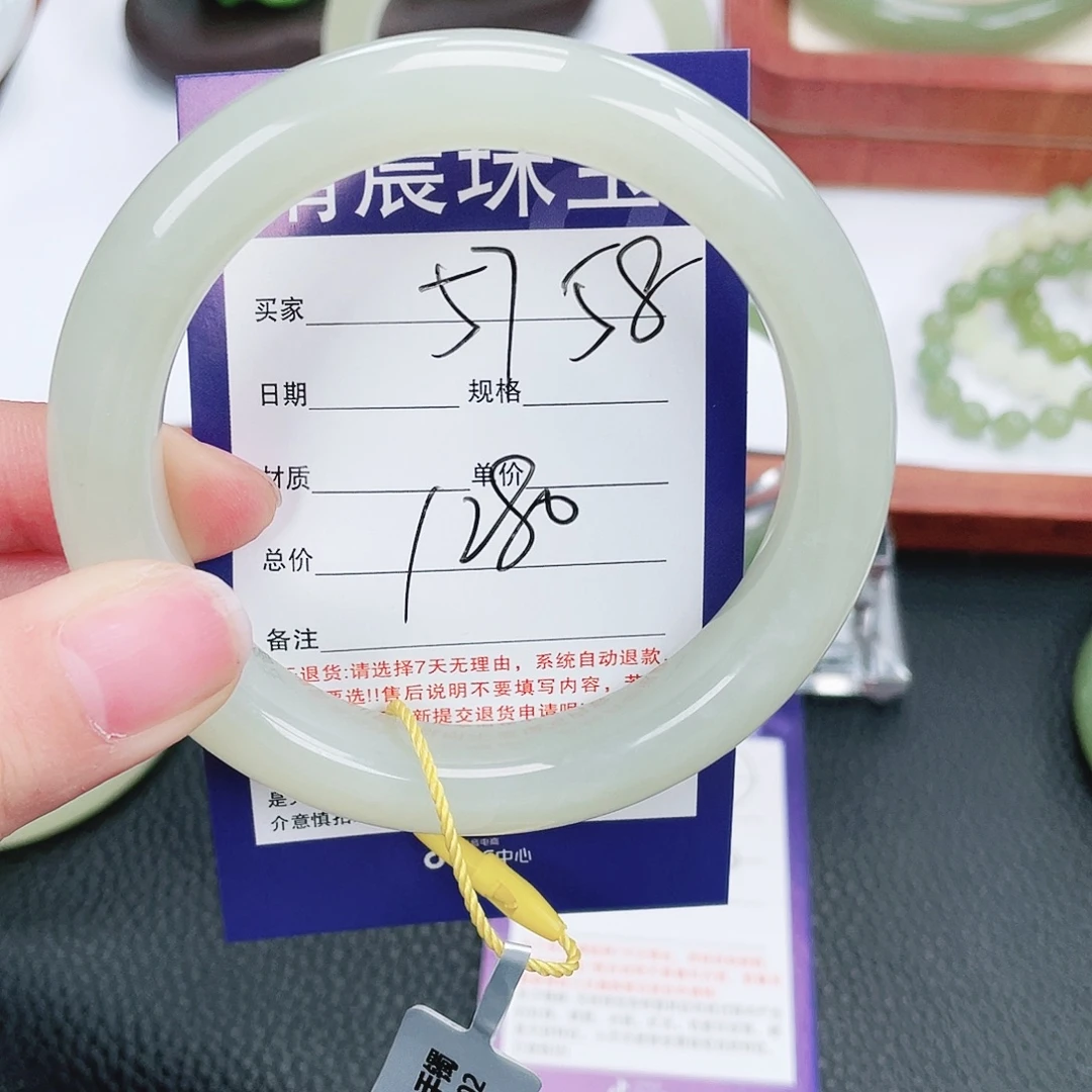 和田玉未镶嵌手镯