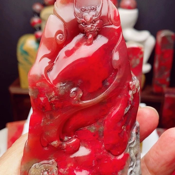 露***驴昌化石鸡血石大印章