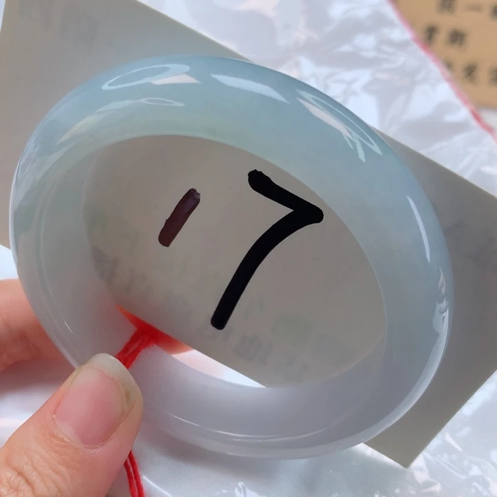 翡翠手镯未镶嵌天空蓝