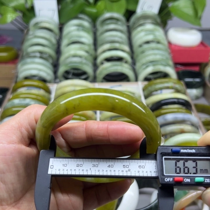 蛇纹石玉未镶嵌手镯70