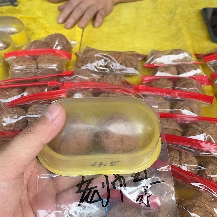 文玩核桃吊坠老*哥啦啦啦啦啦