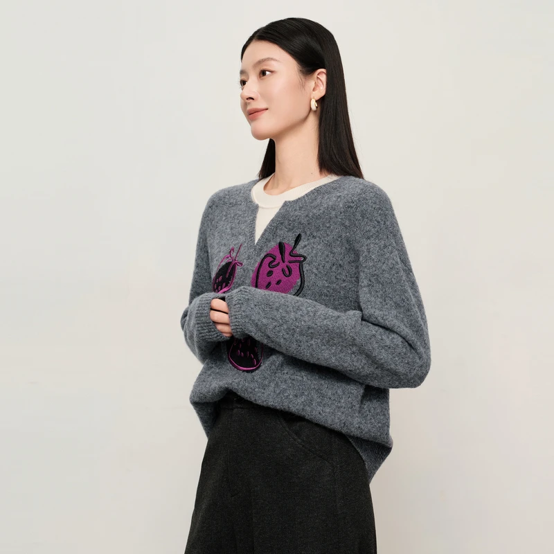 敦奴dunnu减龄洋气高级灰草莓刺绣针织衫FU572122