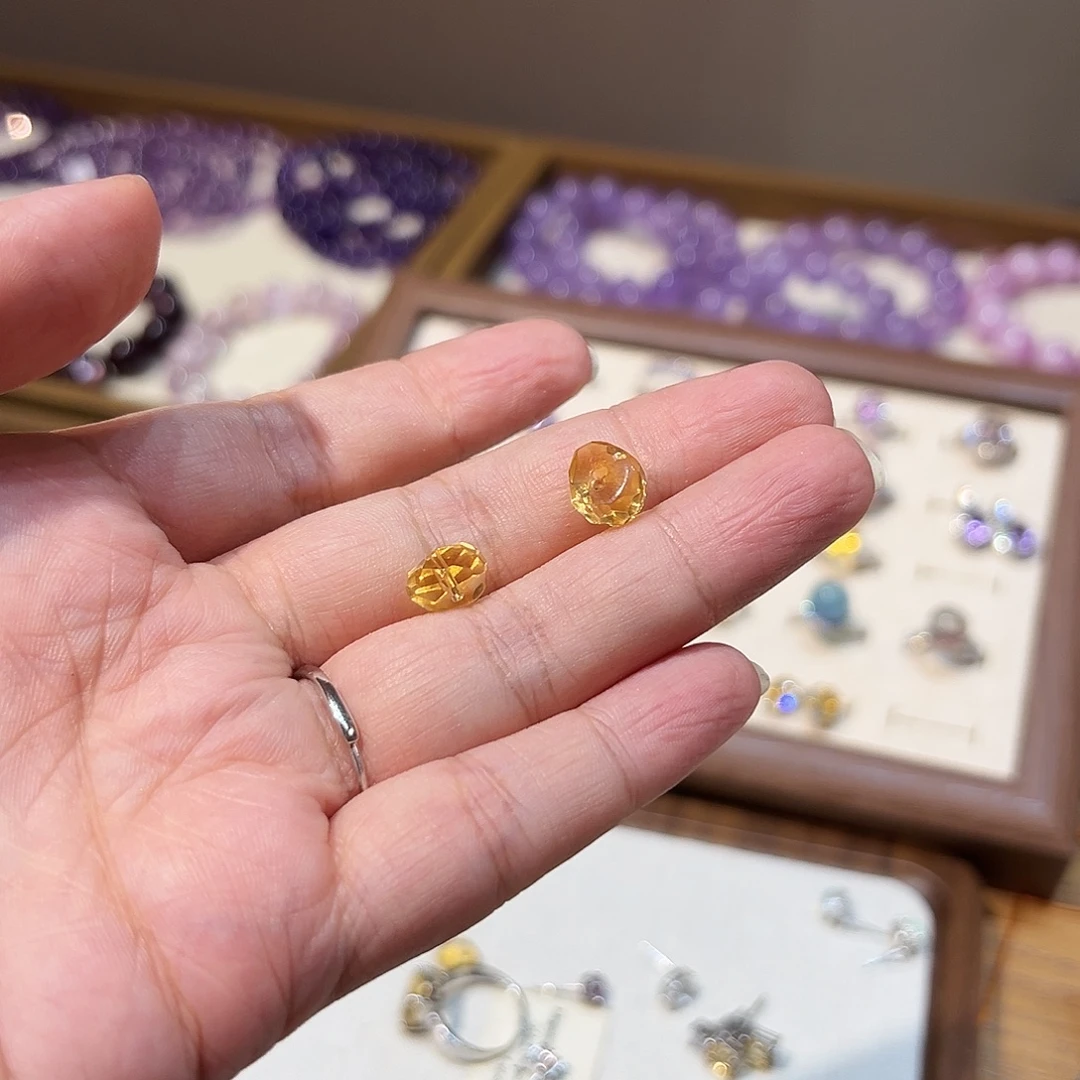 桑***柒未镶嵌手链水晶2个