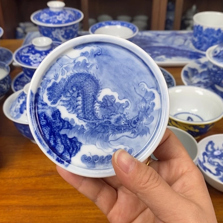 青花手绘龙纹盖置