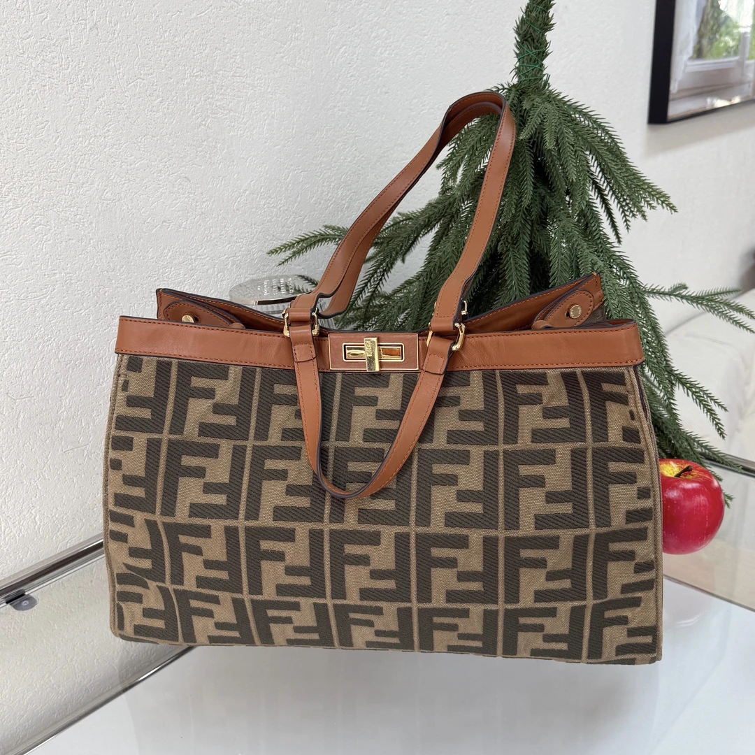 95新 FENDI/芬迪 Peekaboo tote老花帆布托特单肩包底长40 124205