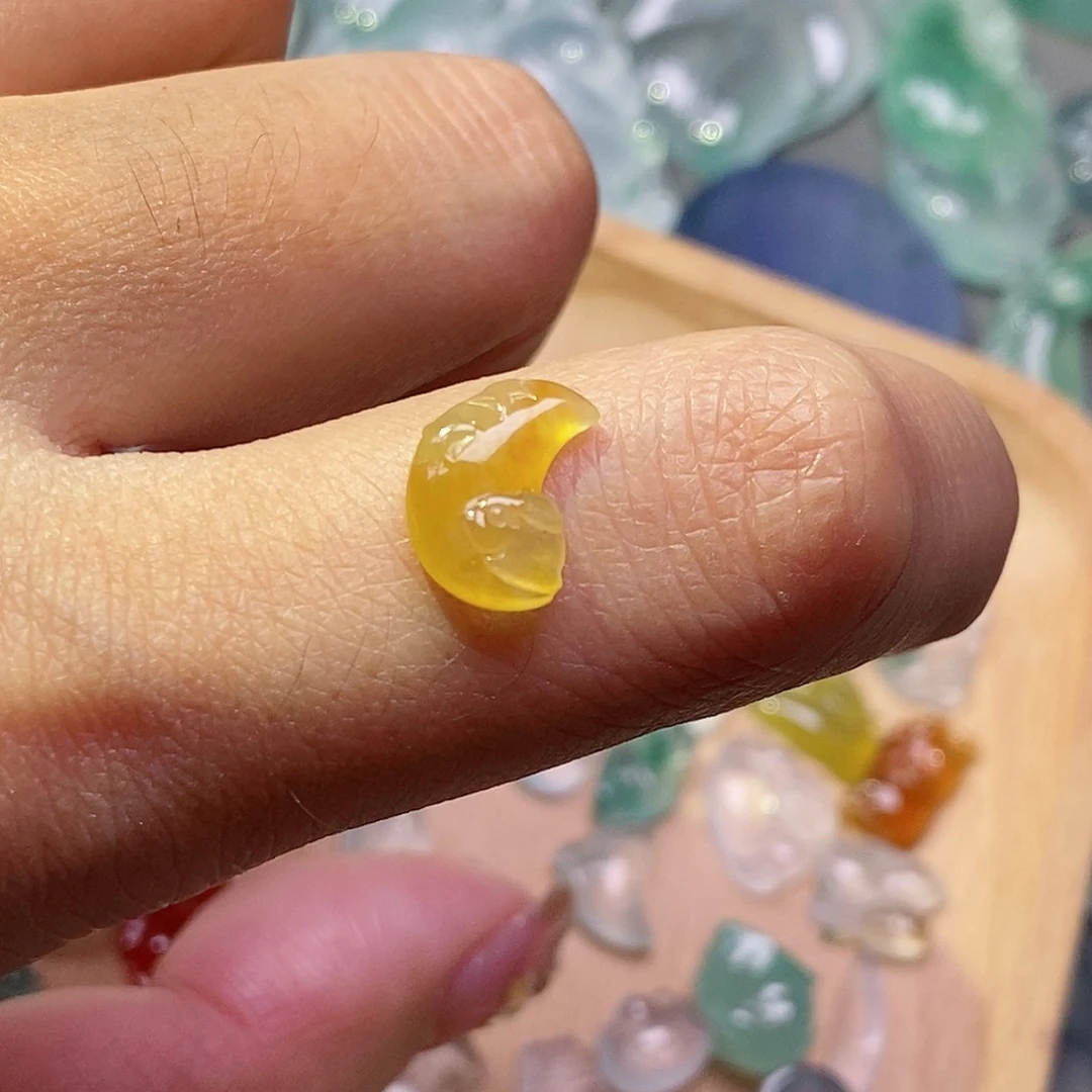 翡翠颈饰未镶嵌翡翠