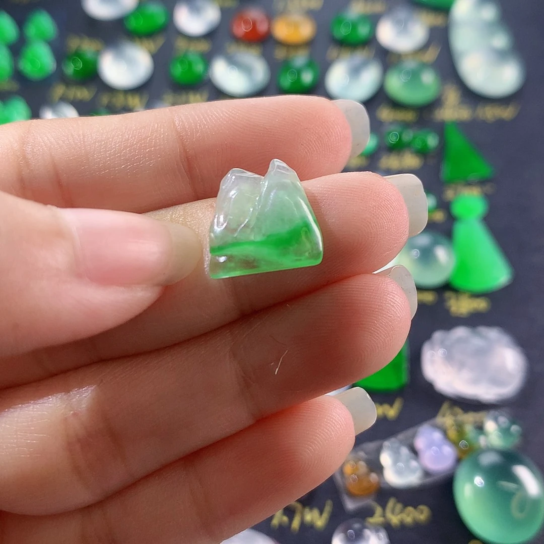 【闪购商品】翡翠颈饰未镶嵌江山在手