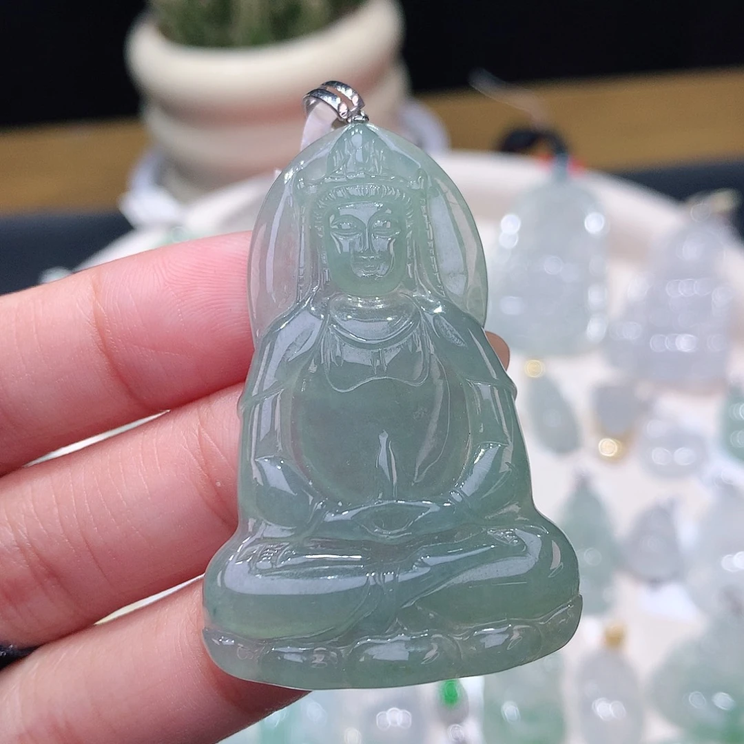 颈饰18K金镶嵌翡翠观音