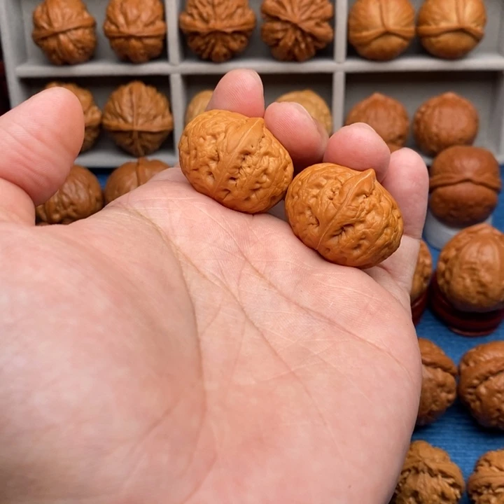 文玩核桃把件麒麟磨盘