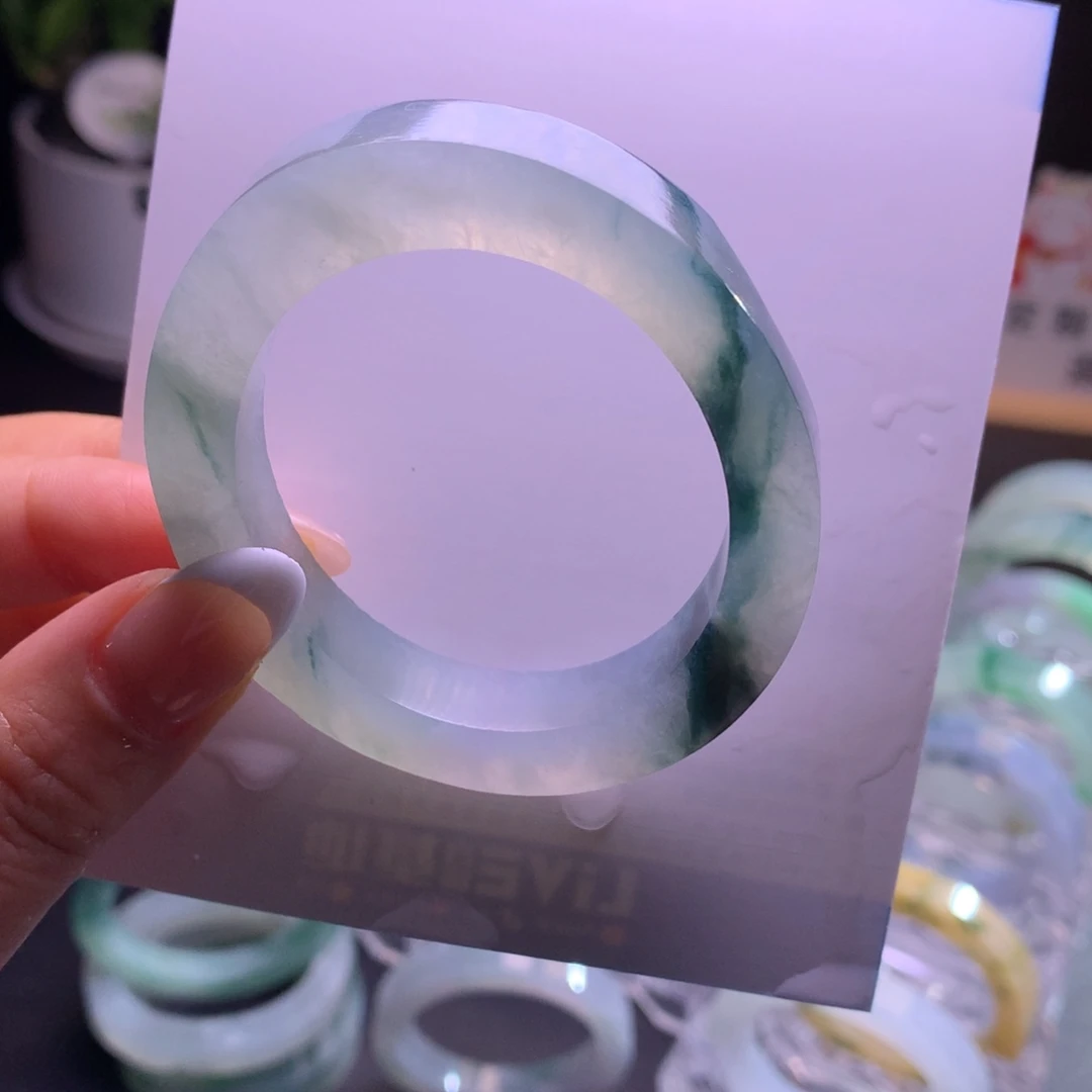 定制翡翠未镶嵌手镯