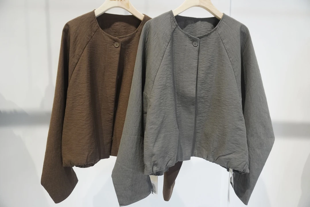 圆领宽松型口袋长袖2025年秋女短外套常规甜辣风